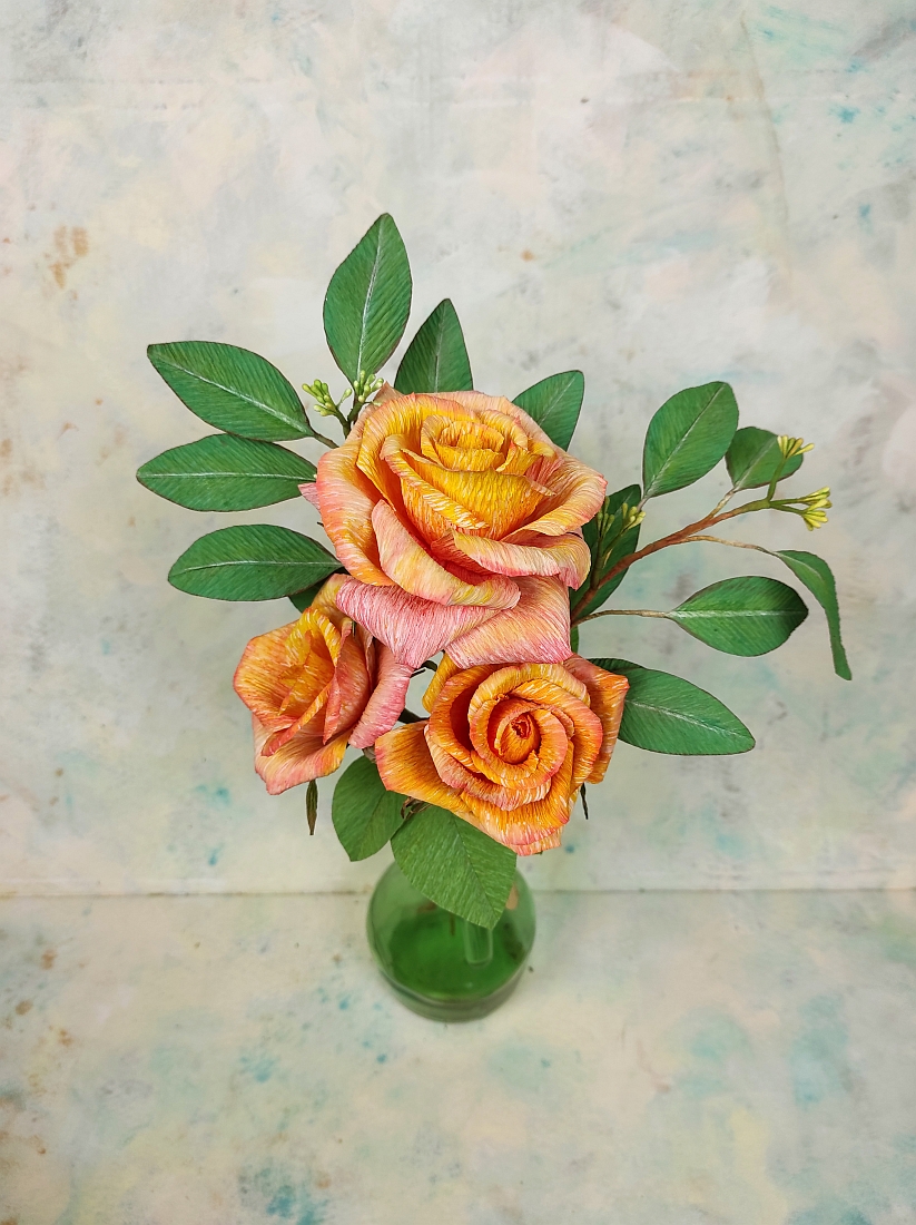 Vintage festett rózsák eukaliptusszal