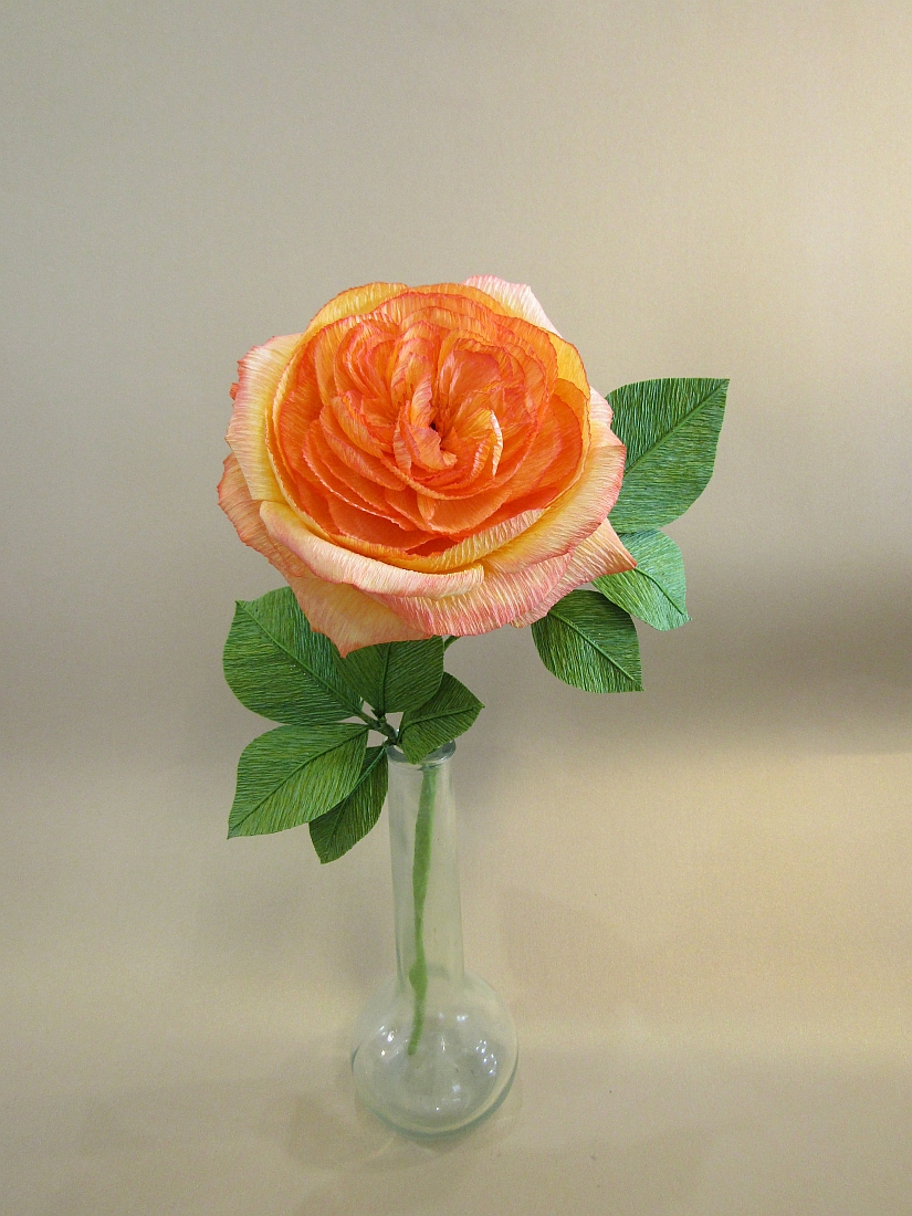 Angolrozsa papírból, kis asztali dekor