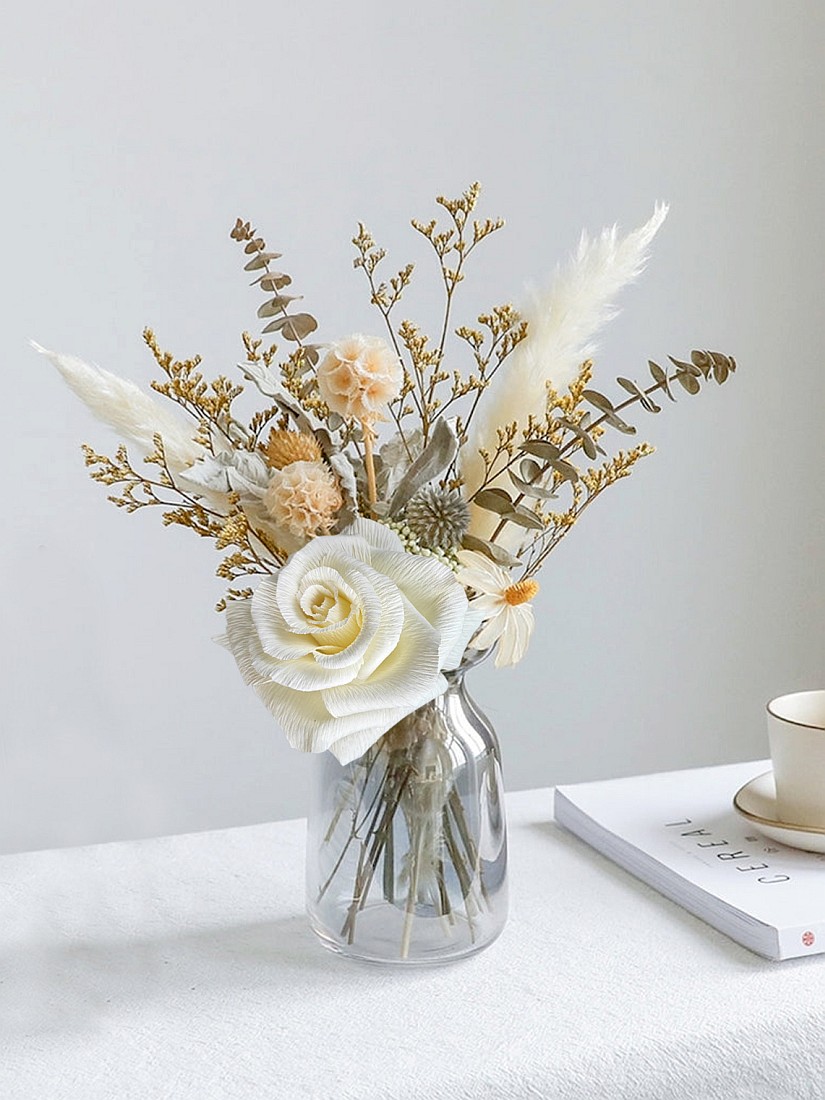 Szárazvirágok fehér papírrózsával