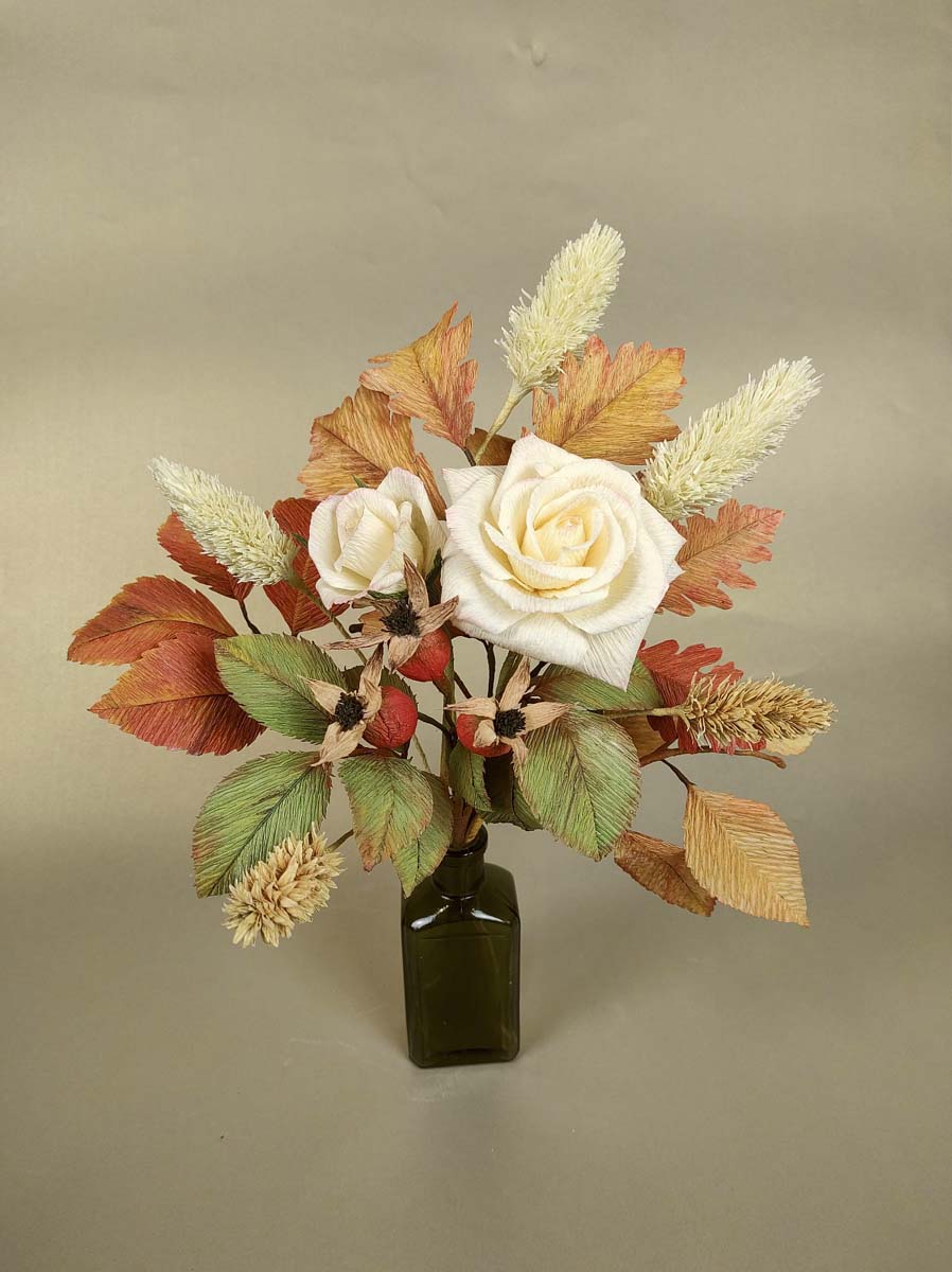 Rózsás, faleveles őszi dekorcsokor